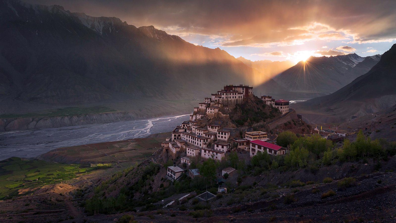 monastyr-kai-gompa-indiia-khimachal-pradesh-reka-kholm-doma